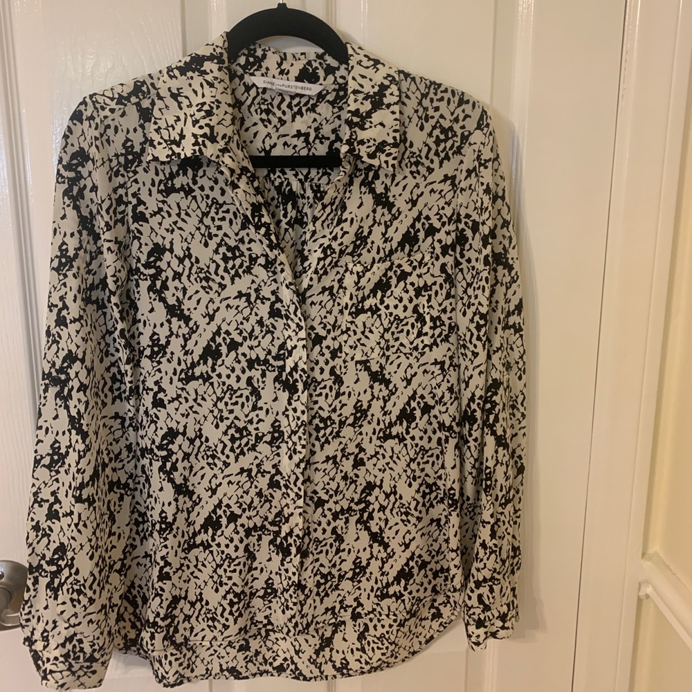 Pretty silk Diane vonFurstenberg blouse
